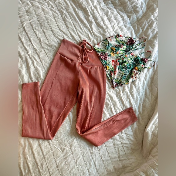 Woman’s Floral Pink Activewear Set - Picture 3 of 3